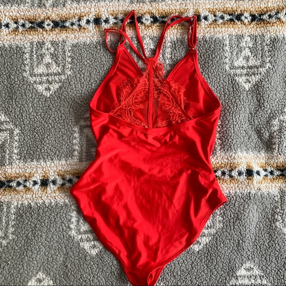 Beautiful Tomato Red Swimsuit. By Hunter McGrady - Picture 2 of 3